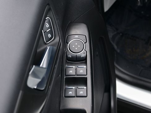 Used 2025 Ford Escape SE image 10