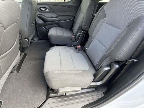 Used 2023 Chevrolet Traverse LT image 17