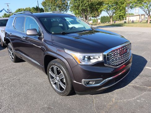 Used 2019 GMC Acadia Denali w/ Technology Package AWD/4WD image 2