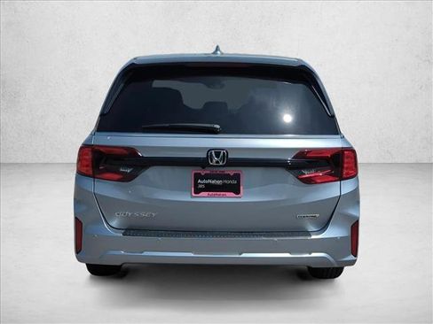 New 2026 Honda Odyssey Touring image 9