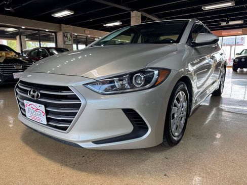 Used 2017 Hyundai Elantra SE FWD image 3