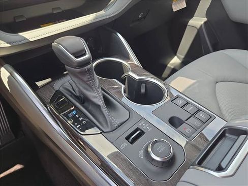 New 2026 Toyota Highlander Limited AWD/4WD image 18