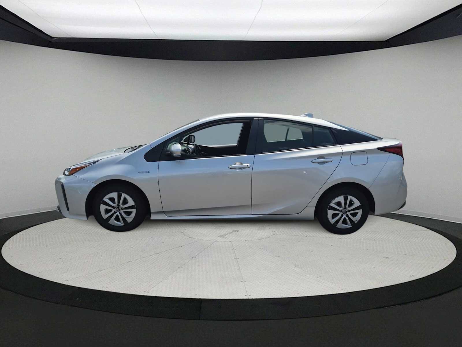 Used 2022 Toyota Prius L Eco FWD image 5