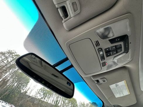 Used 2015 Toyota Sienna Limited Premium image 34