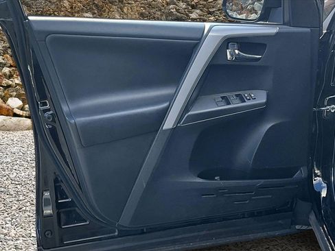 Used 2018 Toyota RAV4 XLE image 20