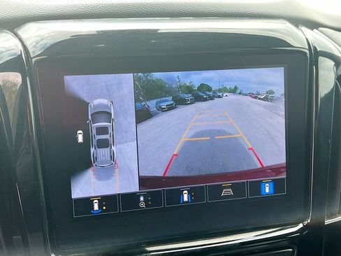 Used 2023 Chevrolet Traverse RS FWD image 14