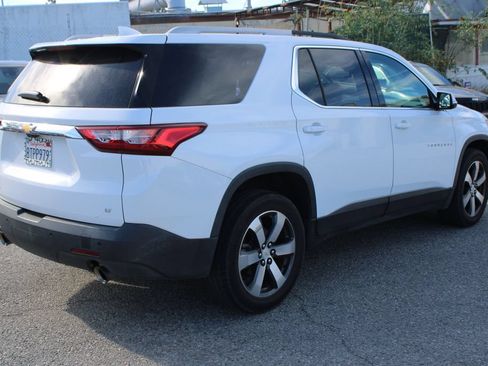 Used 2018 Chevrolet Traverse LT FWD image 4