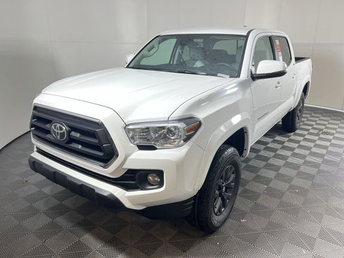 Used 2023 Toyota Tacoma SR5 w/ Technology Package image 11