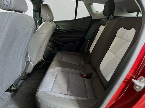 Used 2025 Chevrolet Trax LS w/ LS Convenience Package FWD image 29
