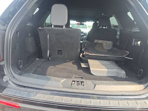 Used 2022 Ford Explorer ST-Line w/ Class IV Trailer Tow Package AWD/4WD image 8