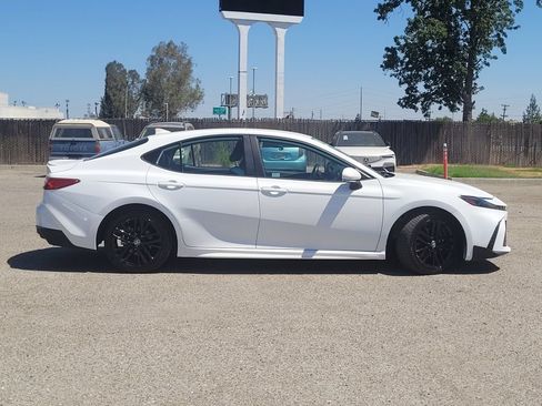 Used 2025 Toyota Camry SE FWD image 5