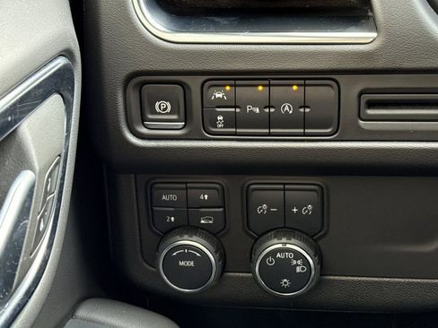 Used 2024 Chevrolet Suburban LT image 41