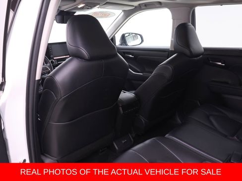 Used 2022 Toyota Highlander XLE image 10