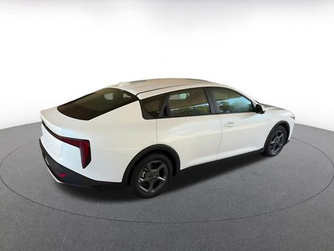 Used 2025 Kia K4 LXS FWD image 11