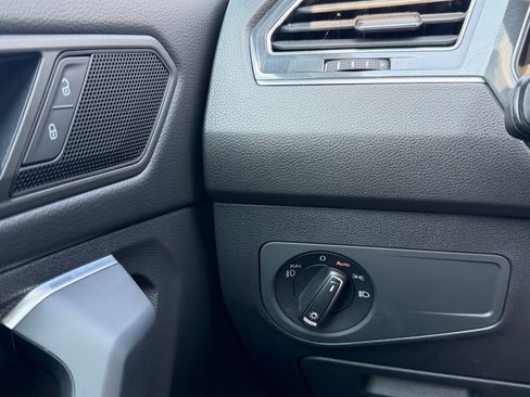 Used 2019 Volkswagen Tiguan SEL FWD image 22