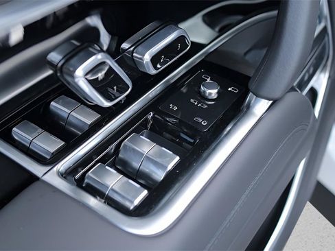 New 2026 Land Rover Range Rover SE image 11