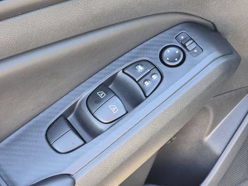 Used 2025 Nissan Altima 2.5 SV FWD image 13