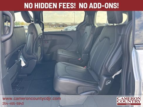 New 2026 Chrysler Pacifica Select w/ S Appearance Package FWD image 13