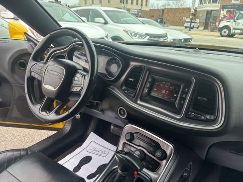 Used 2017 Dodge Challenger R/T RWD image 18