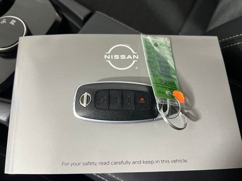 Used 2023 Nissan Rogue SV image 15