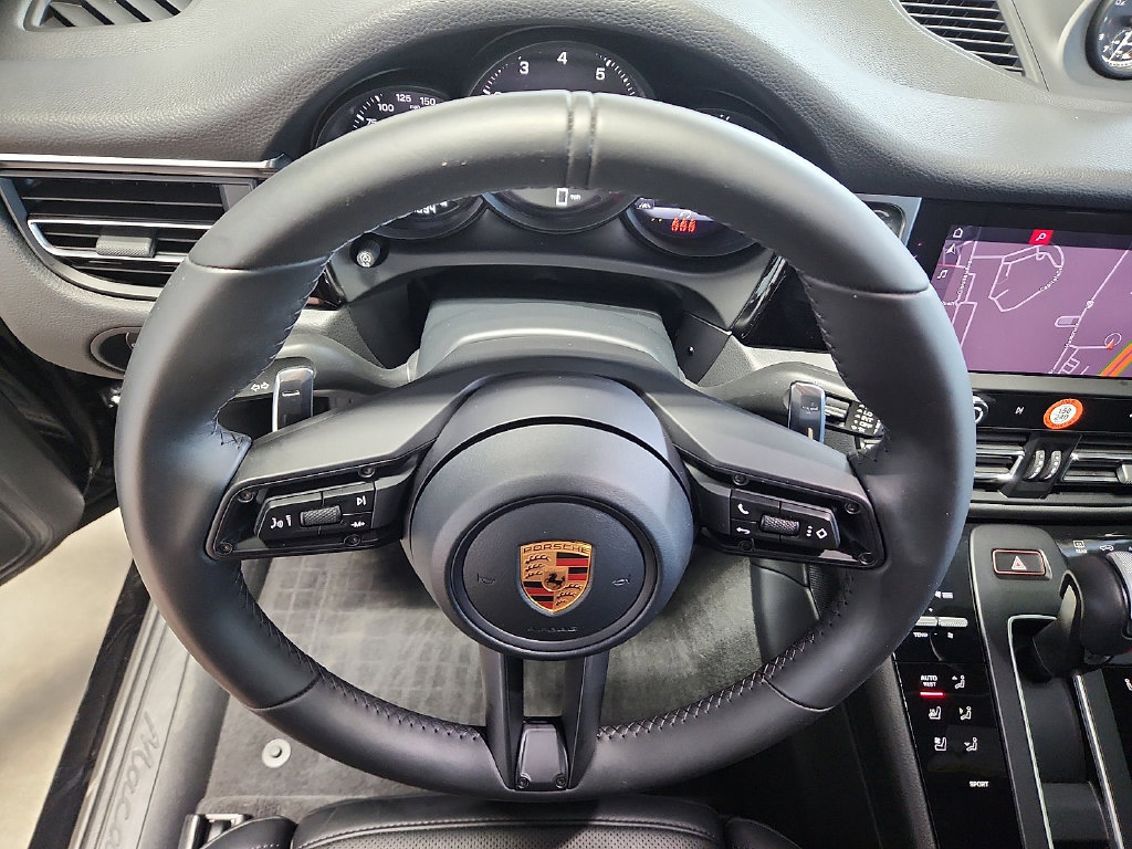 Certified 2026 Porsche Macan AWD/4WD image 19