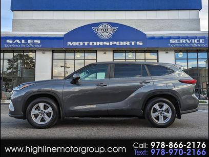 Used 2023 Toyota Highlander LE