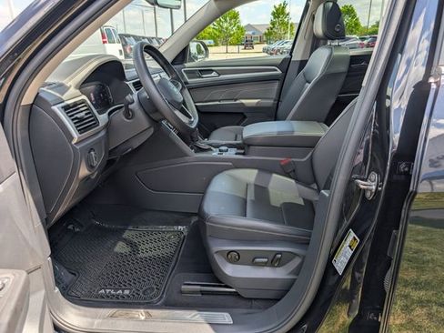Used 2023 Volkswagen Atlas SE w/ Panoramic Sunroof Package AWD/4WD image 13