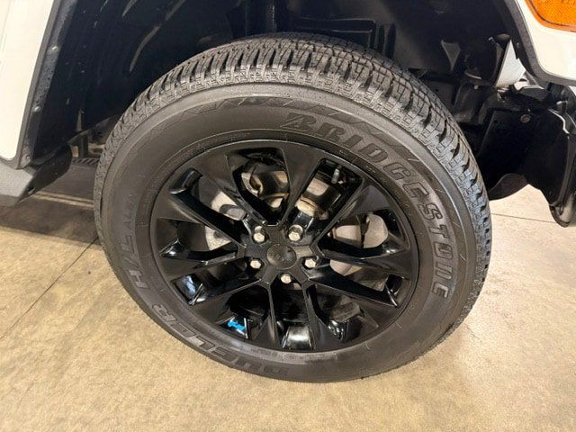 Used 2022 Jeep Wrangler Unlimited Sahara AWD/4WD image 4
