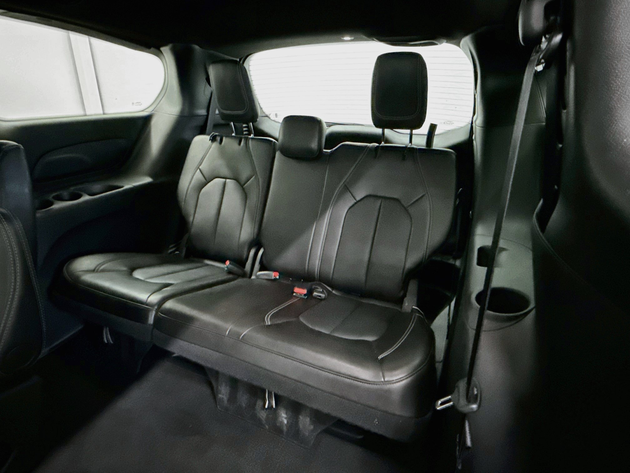 Used 2025 Chrysler Pacifica Select FWD image 28