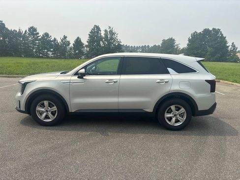 Used 2026 Kia Sorento LX FWD image 4