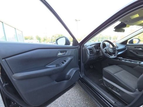 Used 2024 Nissan Rogue SV FWD image 11