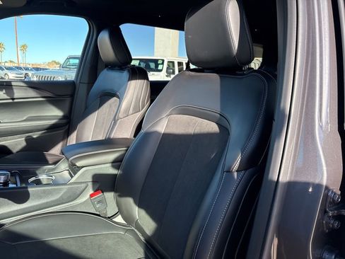 New 2025 Jeep Grand Cherokee L Altitude RWD image 14