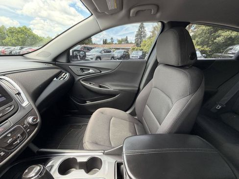 Used 2017 Chevrolet Malibu LT FWD image 23