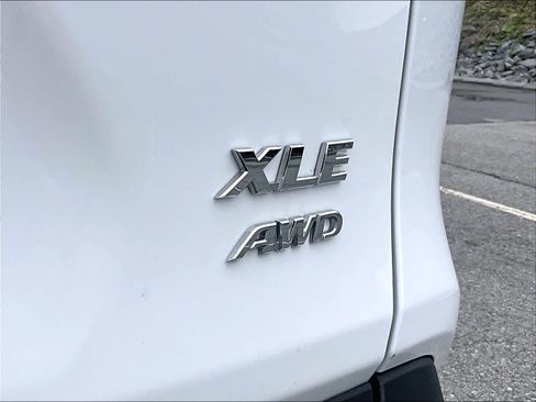 Used 2025 Toyota RAV4 XLE AWD/4WD image 29