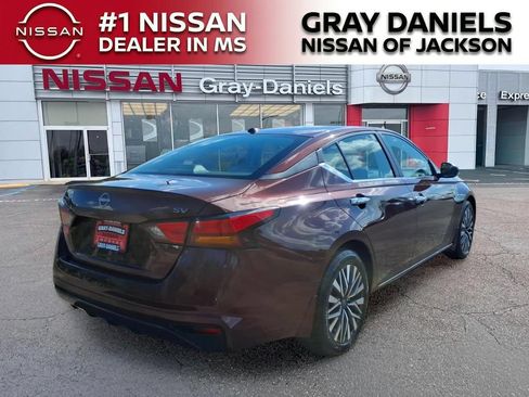 Used 2024 Nissan Altima 2.5 SV FWD image 7