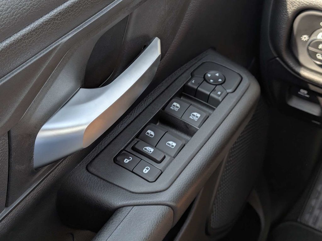 New 2026 RAM 1500 Express AWD/4WD image 21