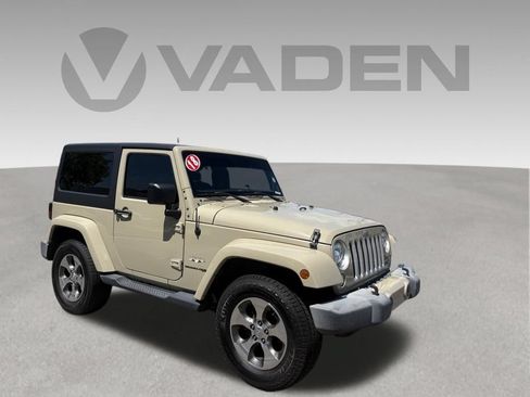 Used 2018 Jeep Wrangler Sahara w/ Connectivity Group AWD/4WD image 1