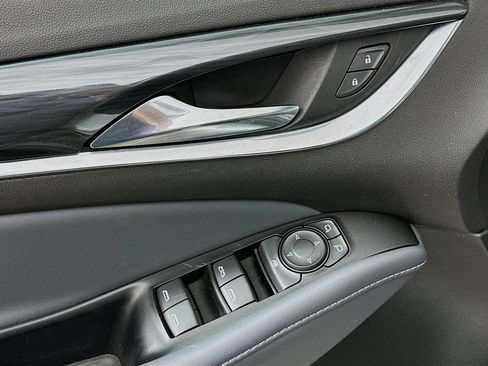 Used 2024 Buick Enclave Essence image 15