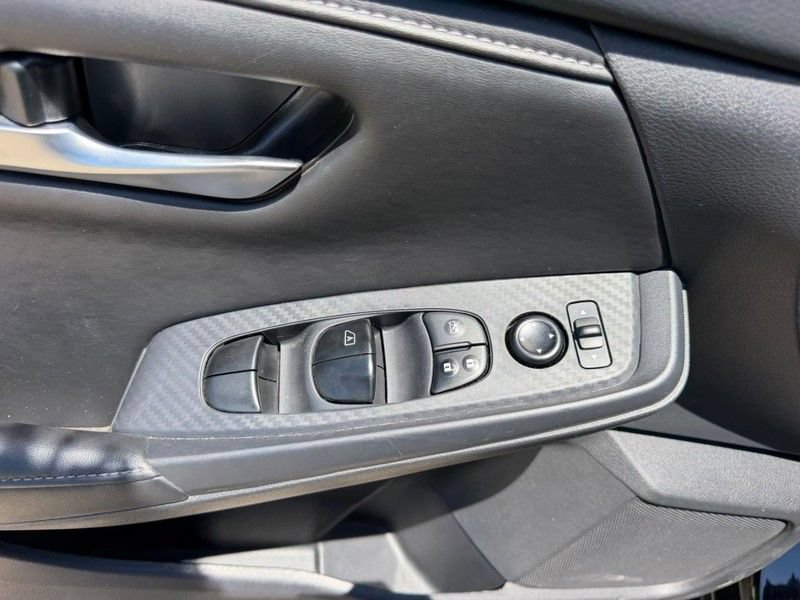 Used 2025 Nissan Sentra SV FWD image 16