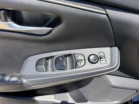 Used 2025 Nissan Sentra SV FWD image 16
