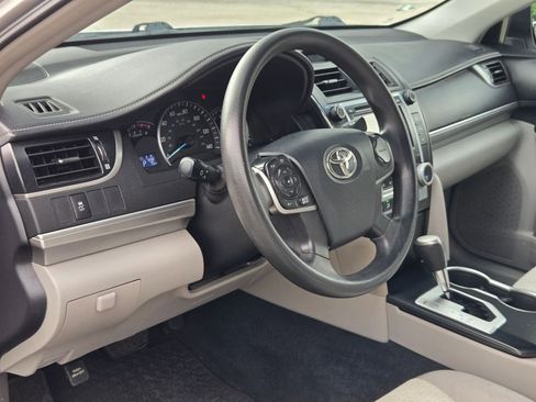 Used 2012 Toyota Camry LE FWD image 13