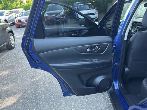 Used 2018 Nissan Rogue SV AWD/4WD image 23
