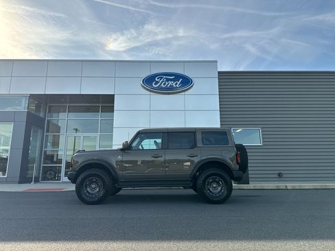 New 2025 Ford Bronco Outer Banks w/ Sasquatch Package image 10