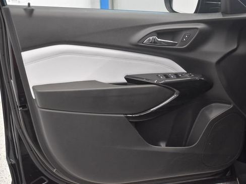 Used 2025 Chevrolet Trax LT FWD image 20