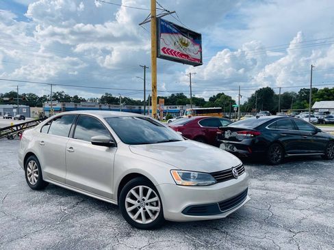 Used 2013 Volkswagen Jetta SE FWD image 1