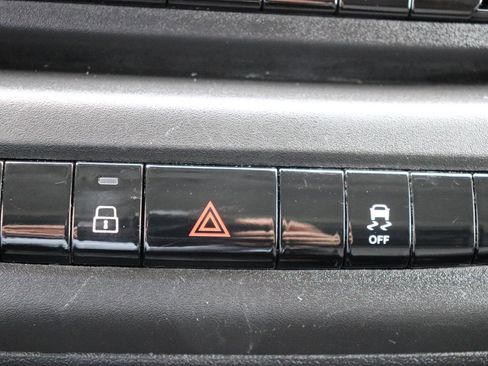 Used 2025 RAM ProMaster 2500 w/ Convenience Group image 32