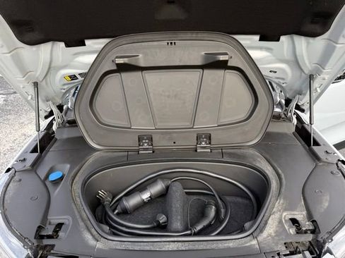 Certified 2022 Volvo XC40 P8 Recharge Ultimate image 19