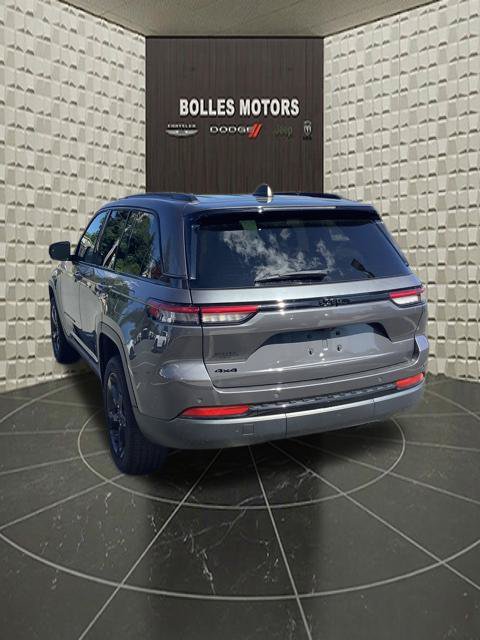 Certified 2024 Jeep Grand Cherokee Altitude AWD/4WD image 11