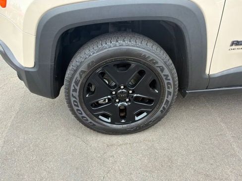 Used 2017 Jeep Renegade Trailhawk AWD/4WD image 30