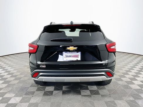 Used 2025 Chevrolet Trax LT FWD image 9